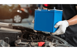 Autobatterijgewicht uitgelegd: typen, prestatie -impact en vergelijking